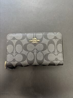 NWT Coach Signature Zip Around Wallet Black Smoke Canvas Leather F88913 Gold